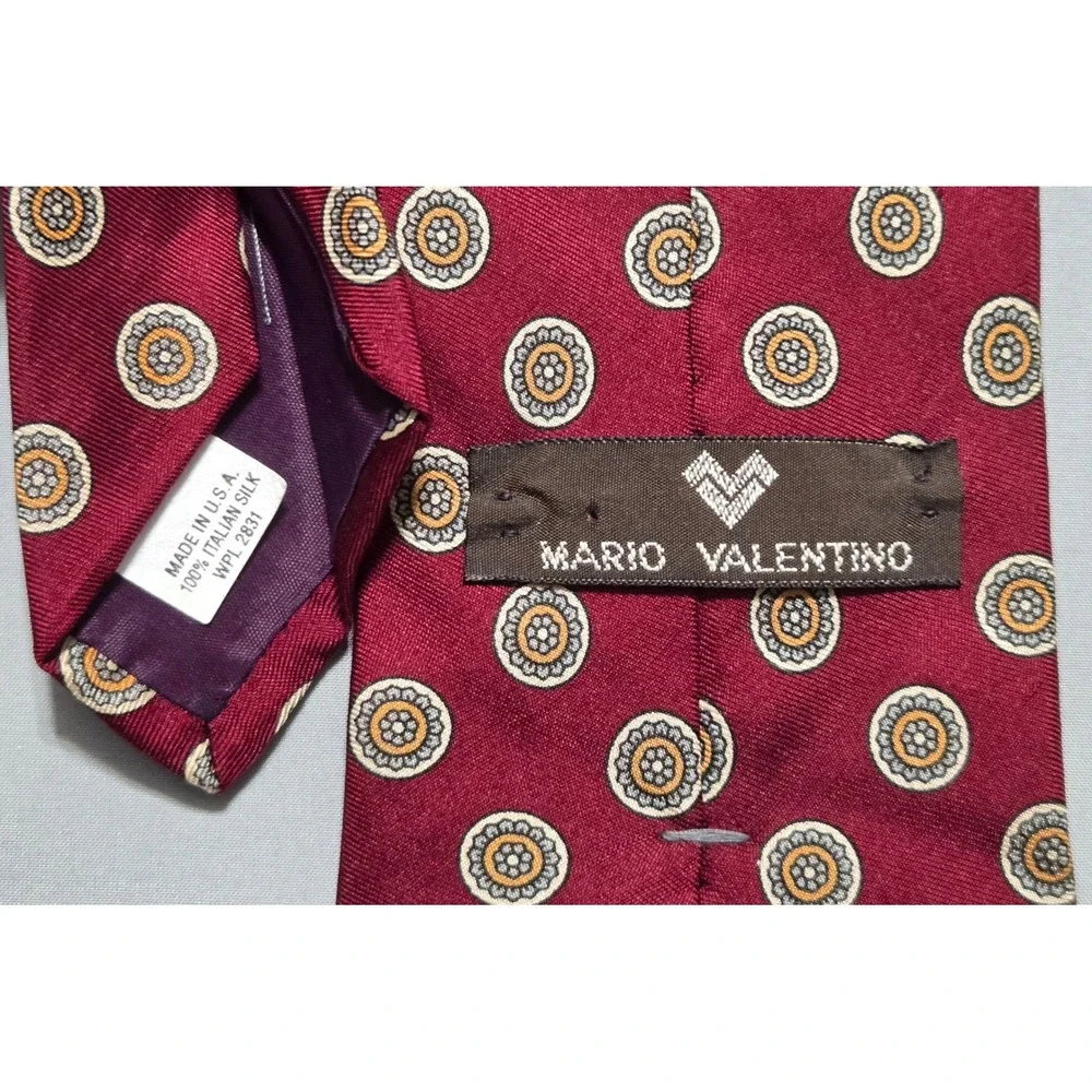Mario Valentino Necktie Italian Silk USA Medallion Geometric Burgundy 3.75x58